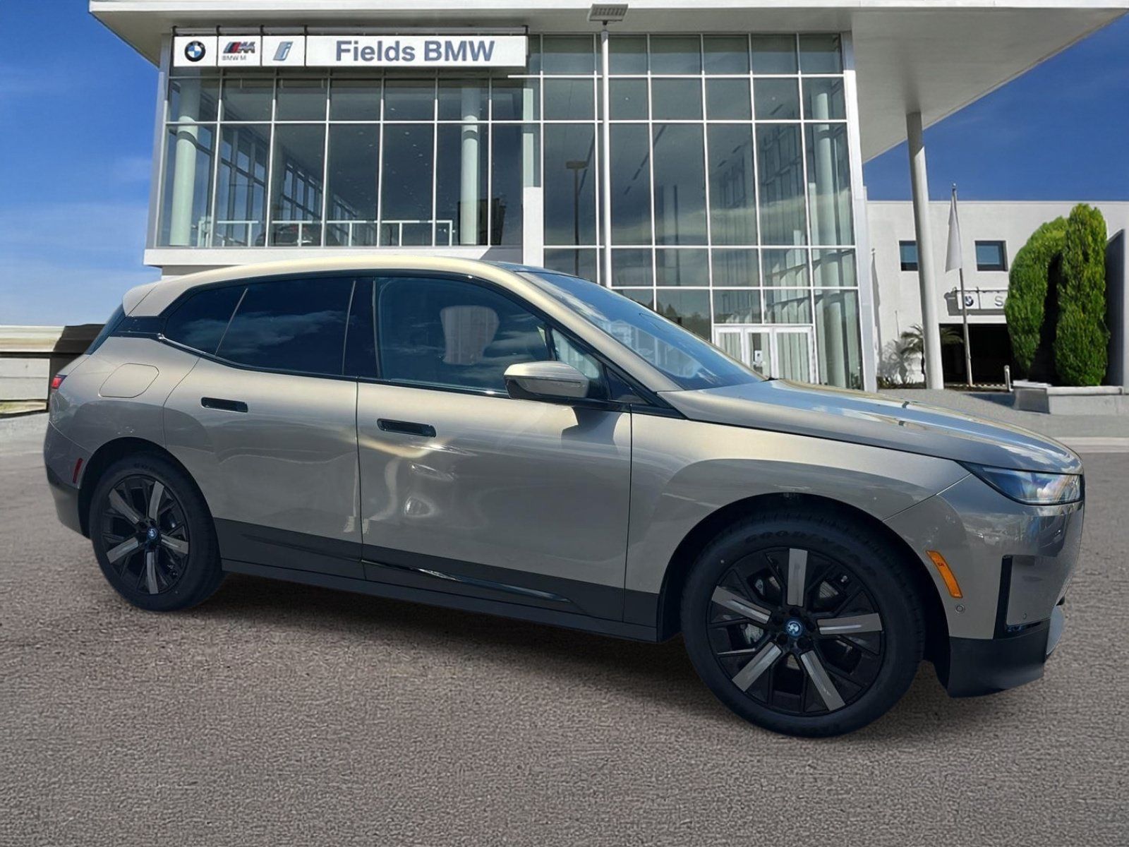 Certified 2025 BMW iX xDrive50 w/ Luxury Package AWD/4WD image 1