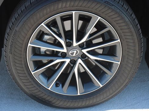 Used 2025 Lexus NX 250 FWD w/ Premium Package image 9