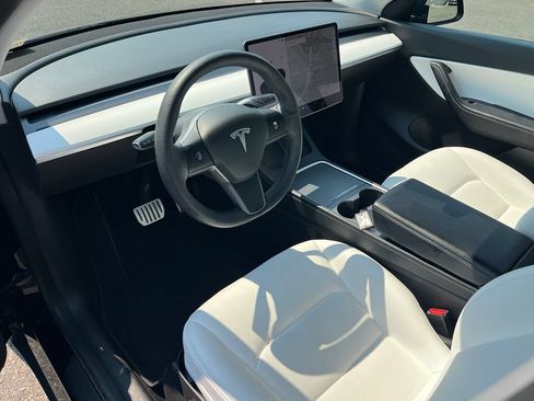 Used 2022 Tesla Model Y Performance AWD/4WD image 17