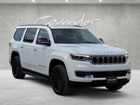 Used 2023 Jeep Wagoneer 4WD w/ Premium Group I image 2