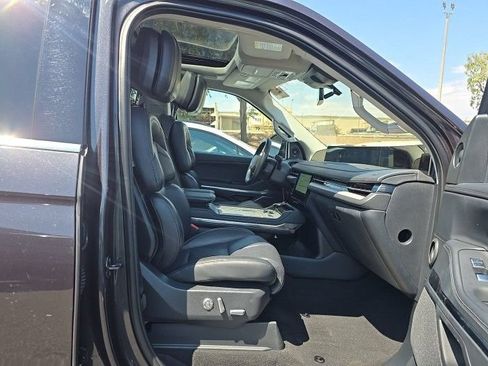 Used 2025 Lincoln Navigator L Reserve AWD/4WD image 13