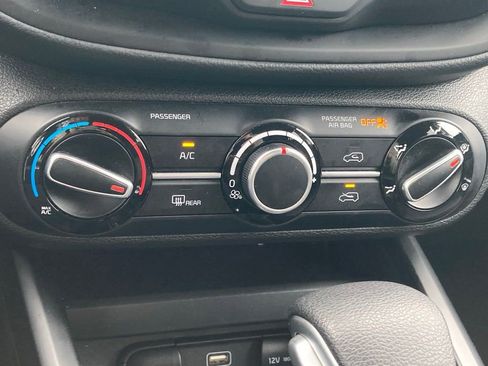 Used 2025 Kia Soul LX w/ LX Technology Package FWD image 20