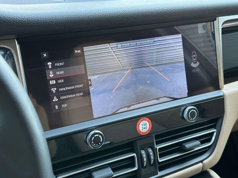 Certified 2026 Porsche Macan image 27