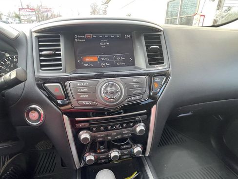 Used 2020 Nissan Pathfinder S AWD/4WD image 15