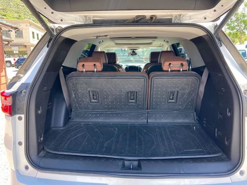 Used 2021 Chevrolet Traverse High Country w/ LPO, Floor Liner Package AWD/4WD image 28