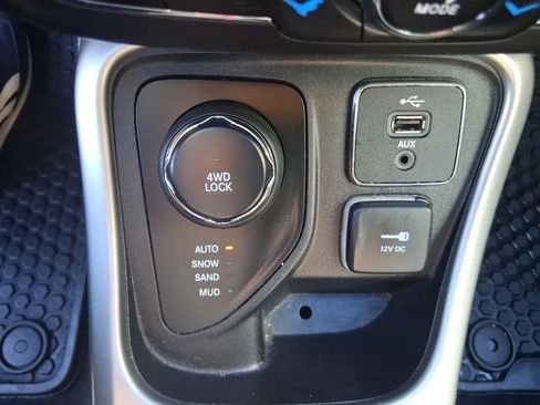 Used 2018 Jeep Compass Latitude w/ Popular Equipment Group AWD/4WD image 17