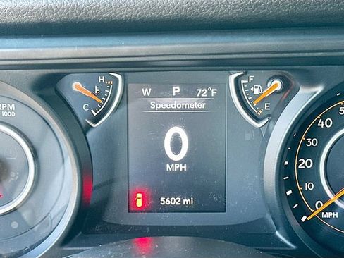 Used 2025 Jeep Wrangler Sport AWD/4WD image 13