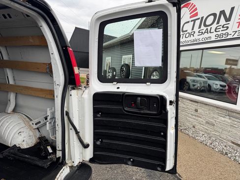 Used 2015 GMC Savana 2500 image 34