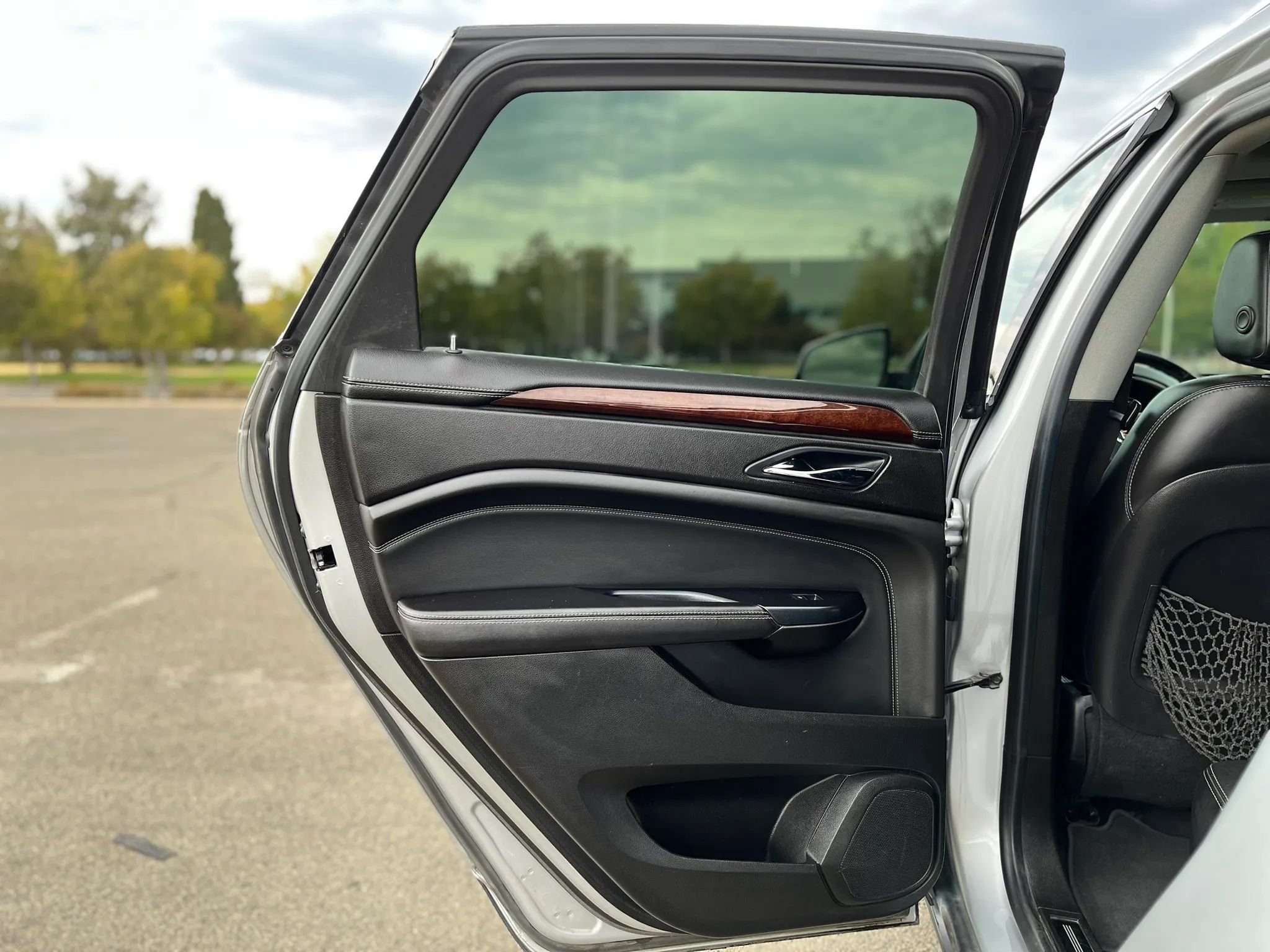 Used 2014 Cadillac SRX Luxury w/ Driver Awareness Package AWD/4WD image 11