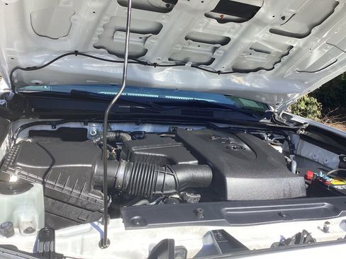 Used 2018 Toyota Tacoma TRD Sport w/ Technology Package image 22