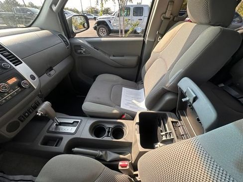 Used 2014 Nissan Frontier SV w/ SV Value Truck Package RWD image 28