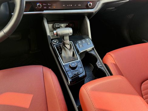 Used 2025 Kia Sportage SX image 17