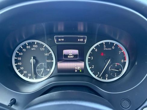 Used 2017 INFINITI QX30 Premium w/ Navigation Package FWD image 16