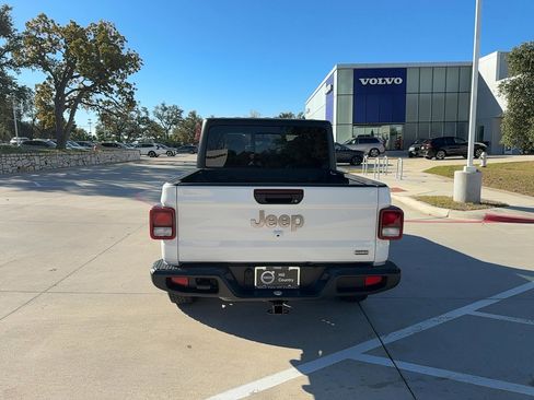 Used 2022 Jeep Gladiator Overland image 5