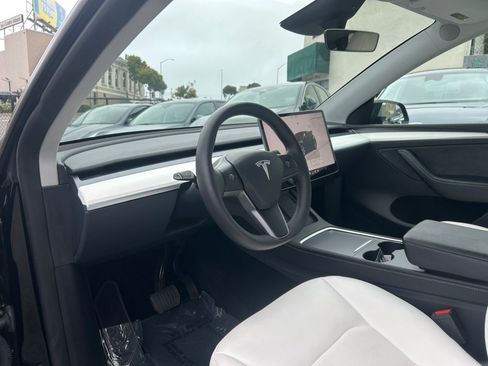 Used 2024 Tesla Model Y Long Range AWD/4WD image 13