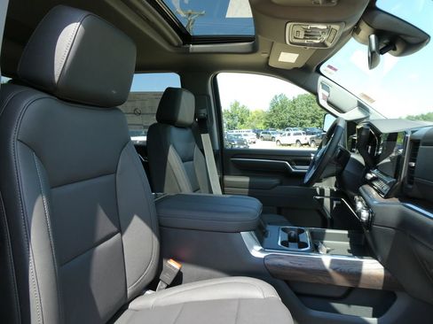 New 2026 GMC Sierra 2500 SLT w/ SLT Premium Package AWD/4WD image 12