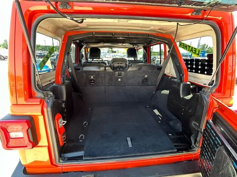 Used 2018 Jeep Wrangler Unlimited Rubicon w/ LED Lighting Group AWD/4WD image 17