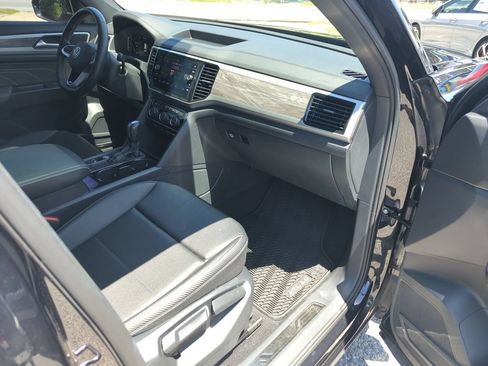 Used 2023 Volkswagen Atlas Cross Sport SE w/ Panoramic Sunroof Package FWD image 37