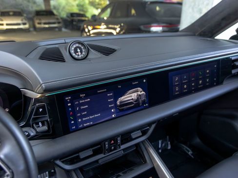 Certified 2024 Porsche Macan Turbo Electric AWD/4WD image 40