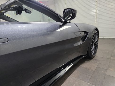 Used 2023 Aston Martin V8 Vantage Roadster image 9