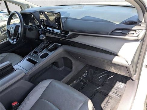 Used 2021 Toyota Sienna Limited AWD/4WD image 25