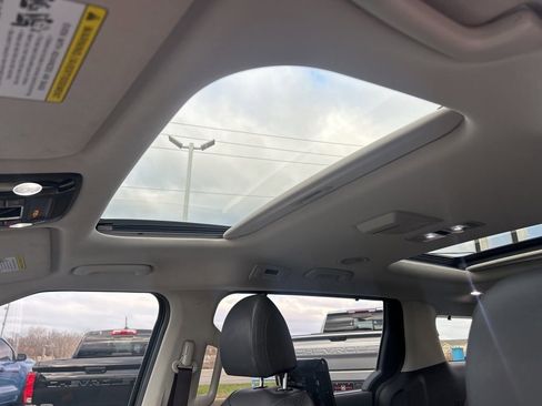 Used 2022 Kia Carnival SX Prestige image 19