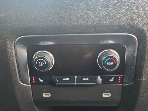 Used 2023 Chevrolet Suburban Premier RWD image 15