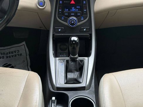 Used 2014 Hyundai Elantra Limited w/ Option Group 03 FWD image 17