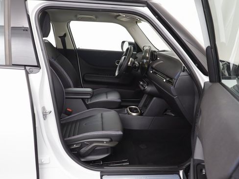 Certified 2025 MINI Cooper S image 18