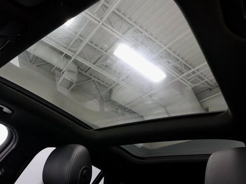 Used 2020 Mercedes-Benz GLC 300 4MATIC image 32