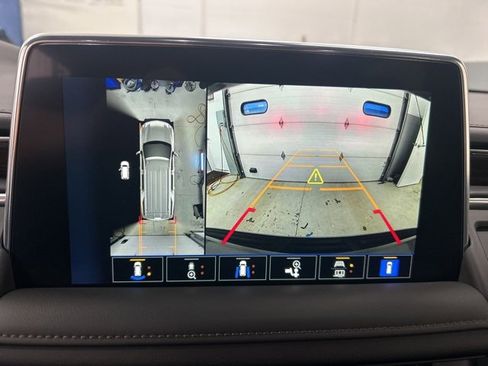 Used 2024 Chevrolet Suburban High Country image 12