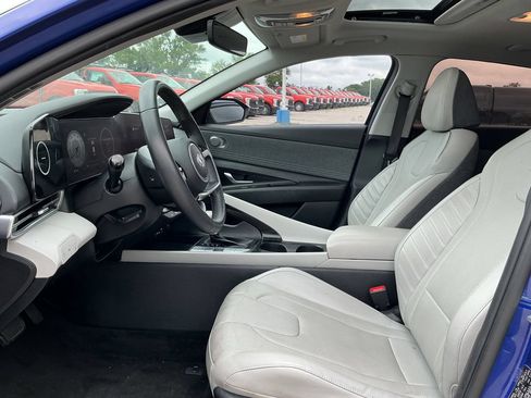 Used 2022 Hyundai Elantra Limited w/ Cargo Package FWD image 14