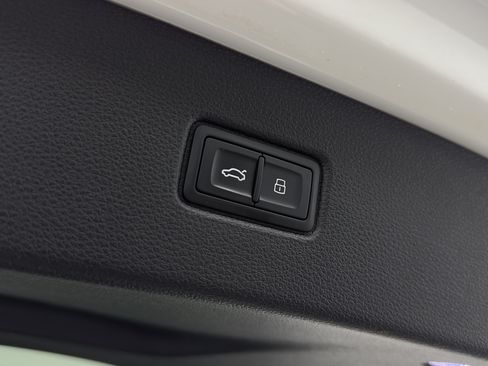 Used 2025 Audi Q7 3.0T Premium Plus AWD/4WD image 32