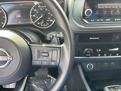 Used 2023 Nissan Rogue SV image 14