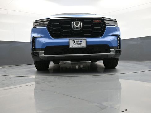 Used 2025 Honda Pilot TrailSport image 29