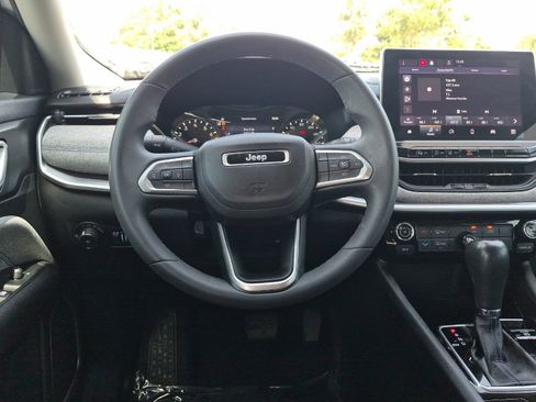 Used 2022 Jeep Compass Latitude FWD image 13
