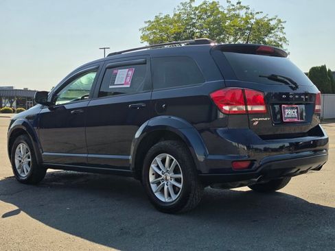 Used 2018 Dodge Journey SXT w/ Connectivity Group AWD/4WD image 3