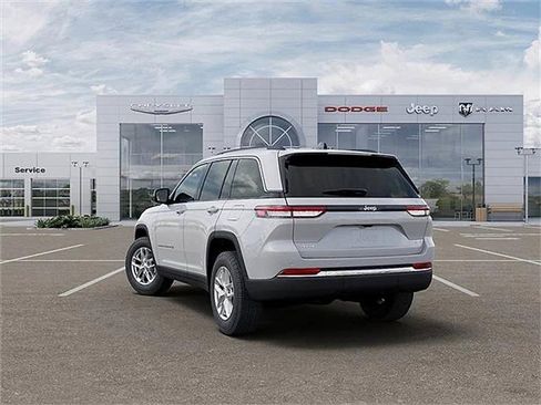New 2025 Jeep Grand Cherokee Laredo X w/ Luxury Tech Group I image 3