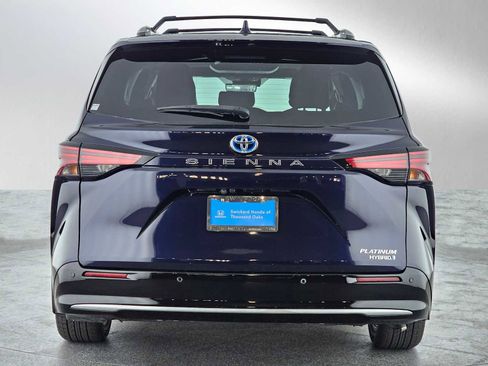 Used 2022 Toyota Sienna Platinum image 4