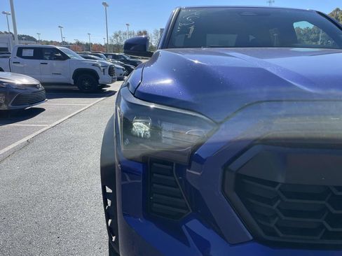 Used 2025 Toyota Tacoma TRD Off-Road image 17