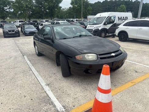 Used 2004 Chevrolet Cavalier Coupe w/ Preferred Equipment Group FWD image 5