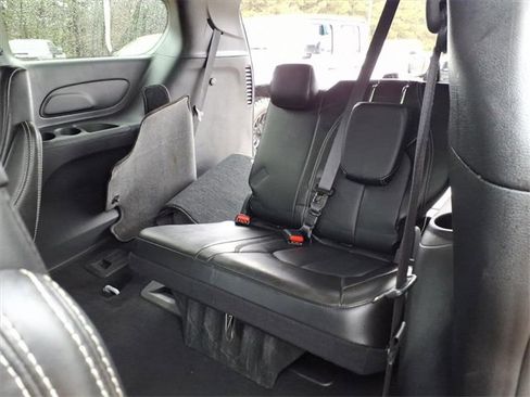 Used 2025 Chrysler Pacifica Select image 18