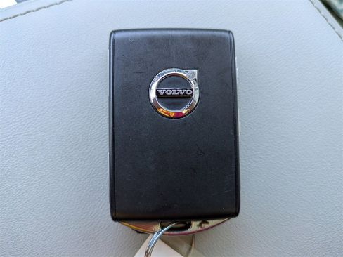 Certified 2023 Volvo XC60 B5 Plus w/ Climate Package image 30