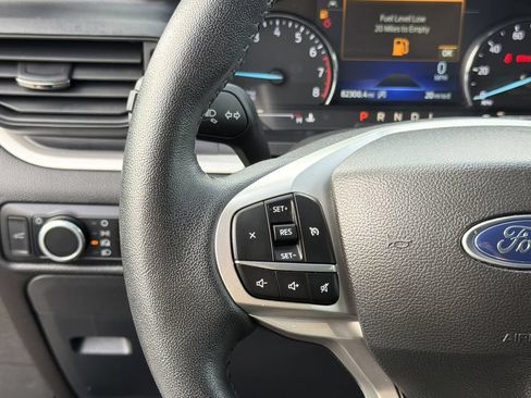 Used 2023 Ford Explorer XLT AWD/4WD image 26