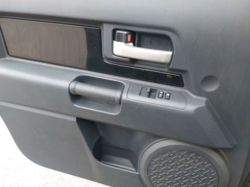 Used 2012 Toyota FJ Cruiser SR image 24