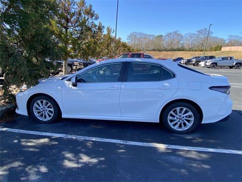 Used 2022 Toyota Camry LE image 6