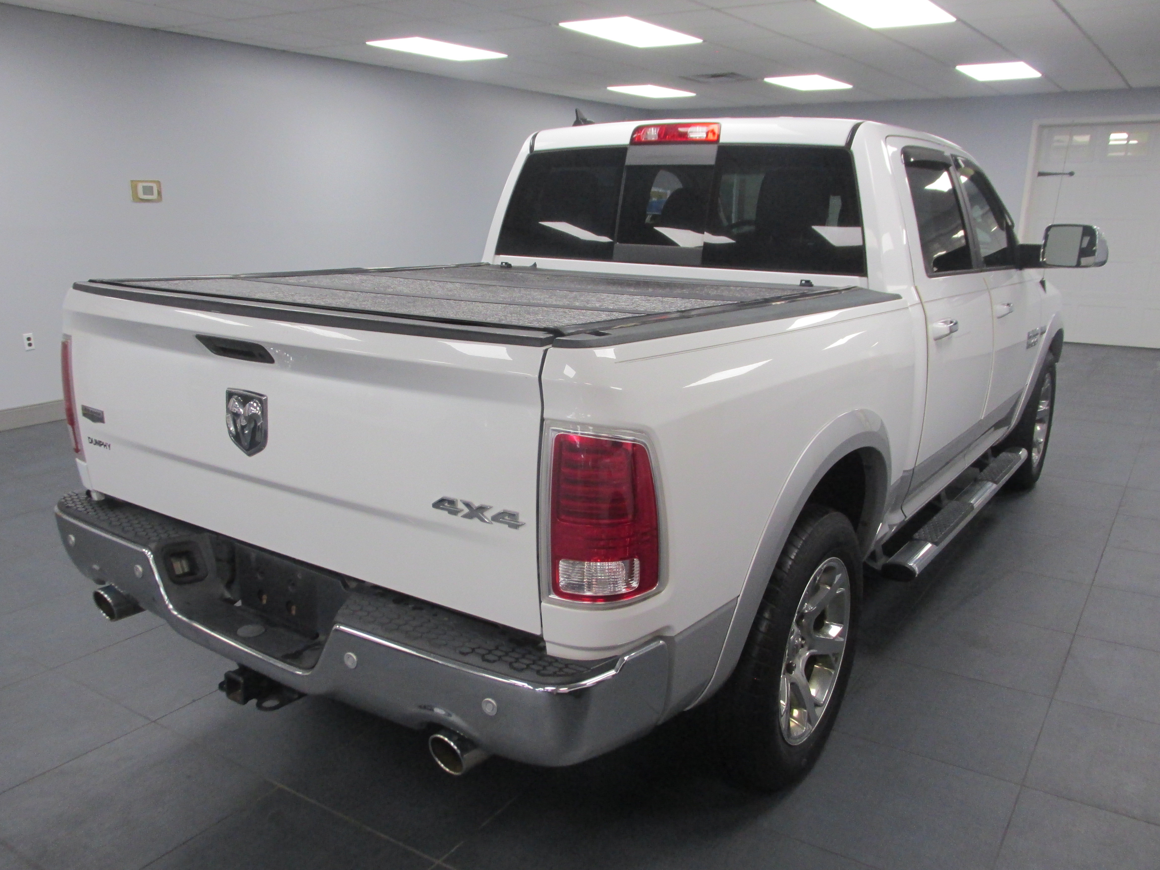Used 2017 RAM 1500 Laramie w/ Convenience Group AWD/4WD image 5
