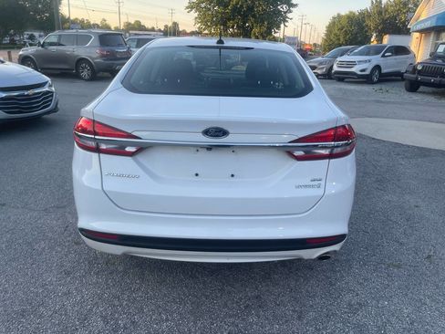 Used 2018 Ford Fusion SE FWD image 8
