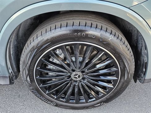 Used 2025 Mercedes-Benz GLC 300 4MATIC image 9