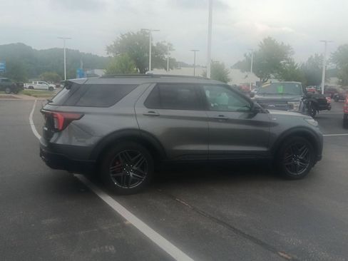 Used 2025 Ford Explorer ST-Line w/ ST-Line Street Pack AWD/4WD image 4